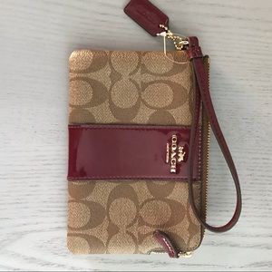 Small Wristlet In Colorblock Signature Canvas
